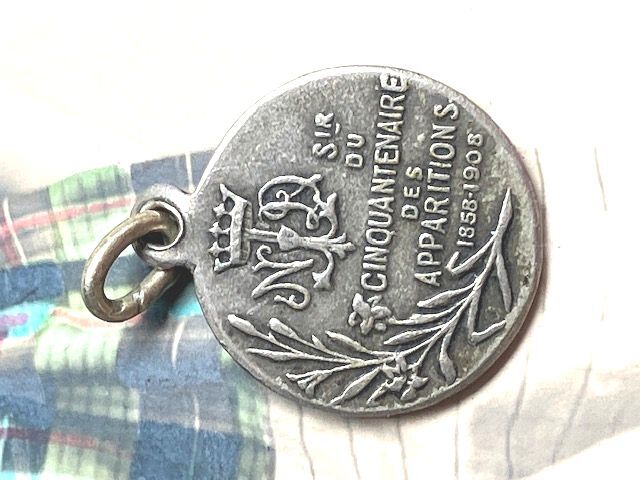 フランスアンティーク 聖母マリア出現50周年記念メダイ Φ1,7cm