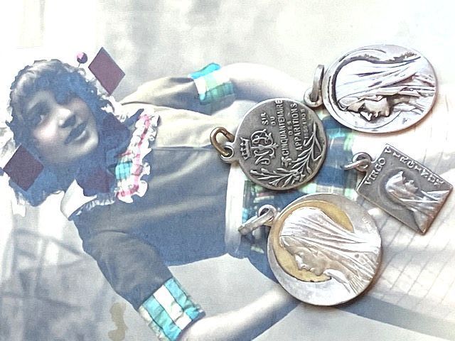 フランスアンティーク 聖母マリアのメダイ 金彩 Φ2cm