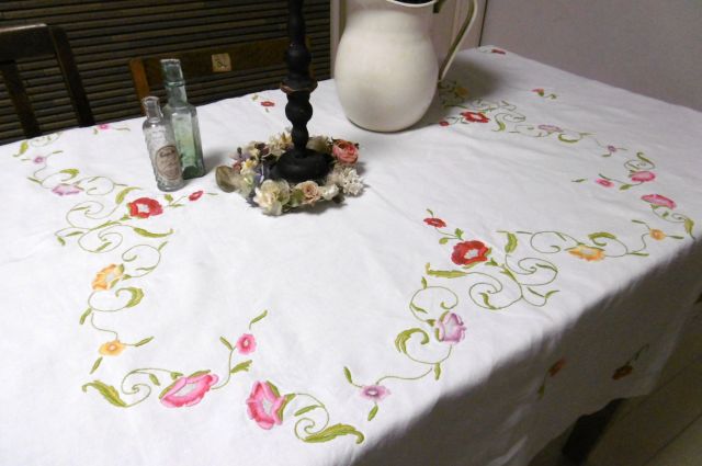 フランスアンティーク,リネン,花刺繍,手刺繍,テーブルクロス,正方形